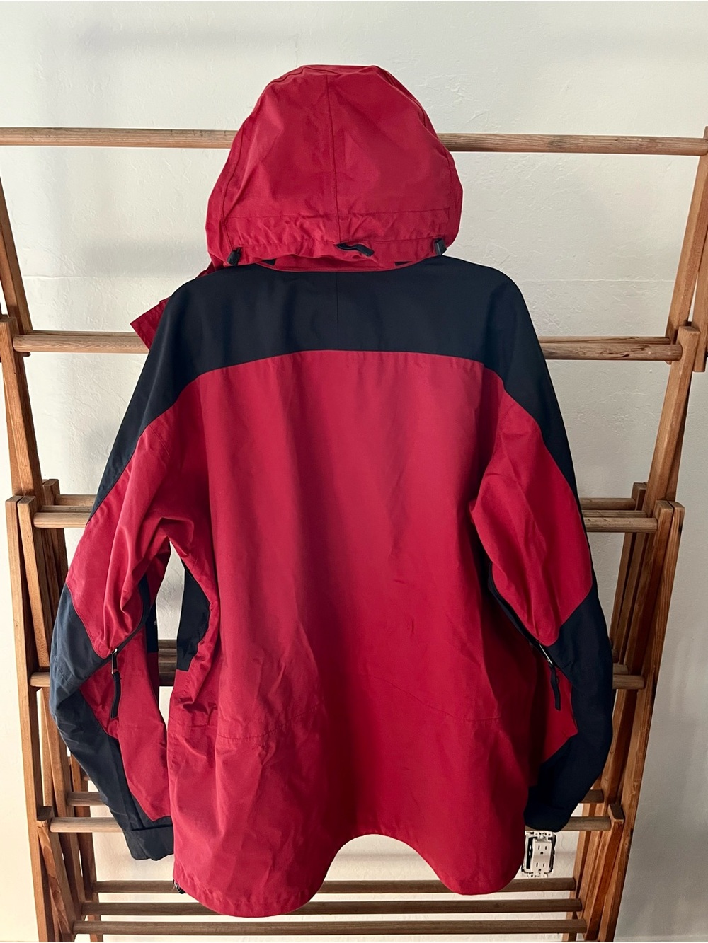Mountain Hardwear Men’s Red and Black Waterproof Hooded Snow Jacket - Picture 12 of 13